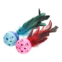 Игрушка для кошек Hippie Pet Мячики пластиковые с перьями разноцветные 18 см 2 Фото